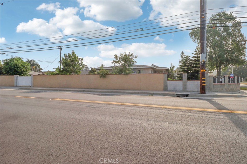 1735 W Roseway Street