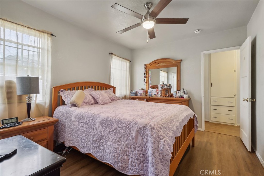 1735 W Roseway Street