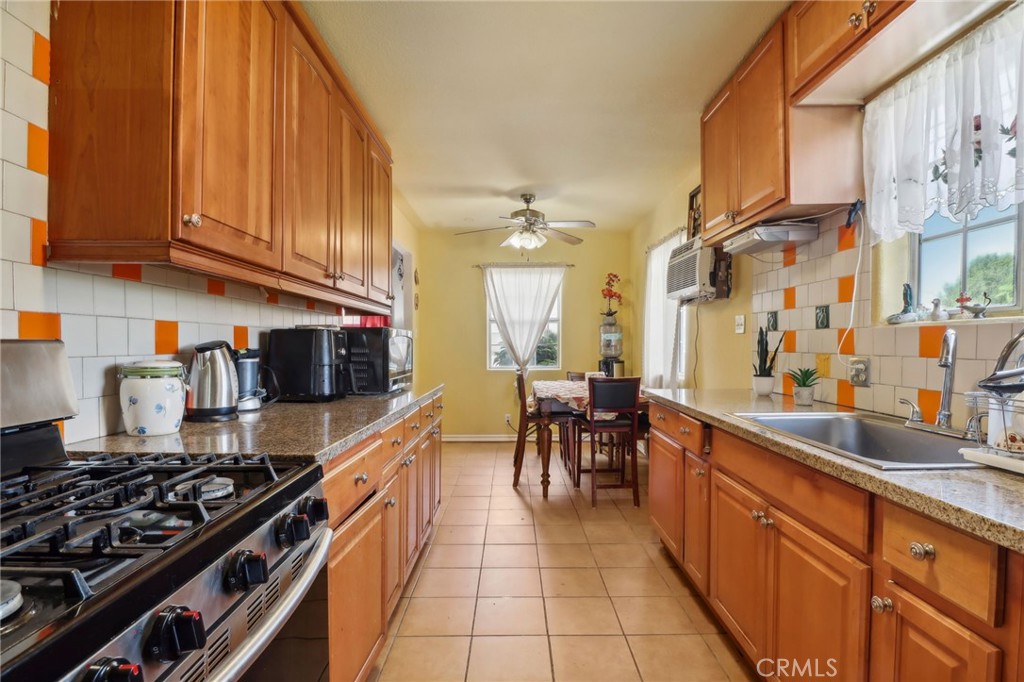 1735 W Roseway Street