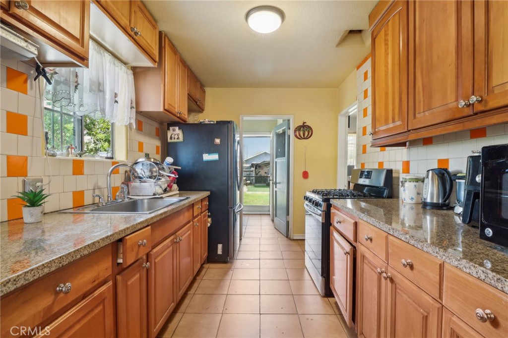 1735 W Roseway Street