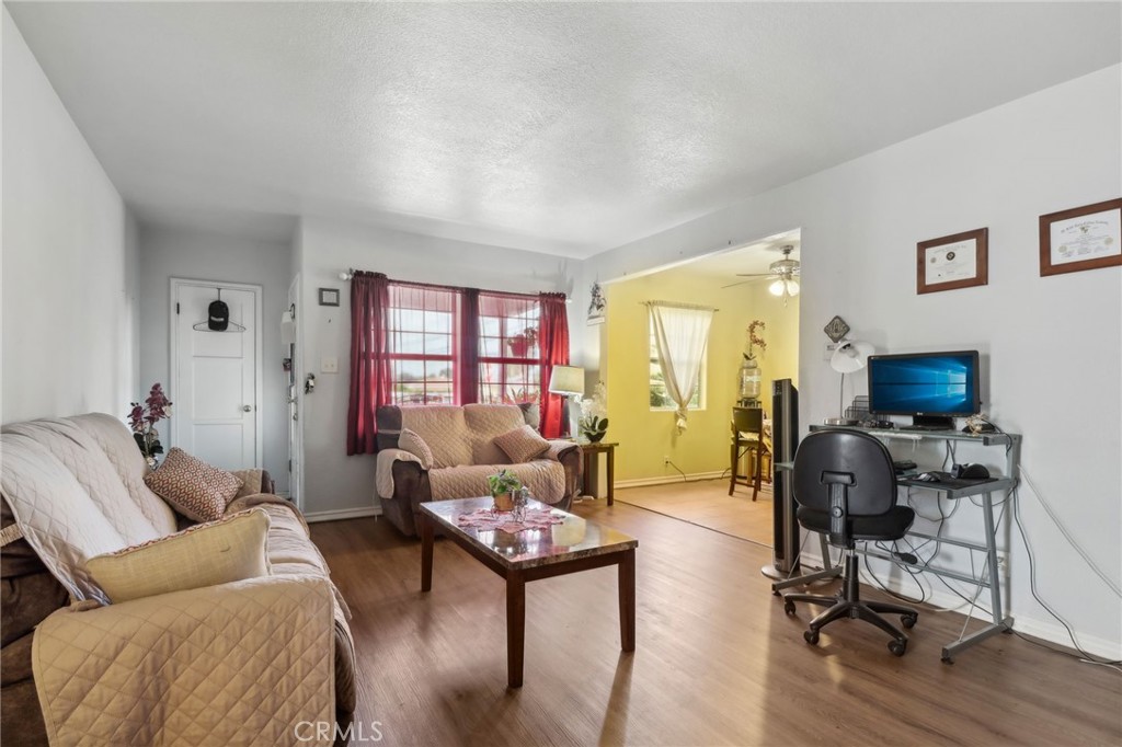 1735 W Roseway Street