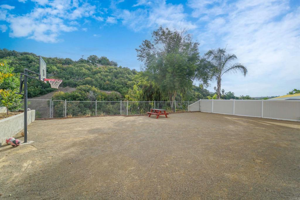 5575 Red River Drive