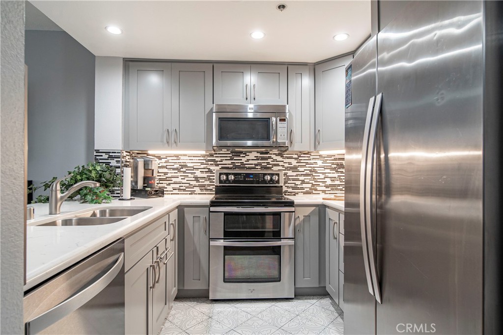 730 W 4th Street 203
