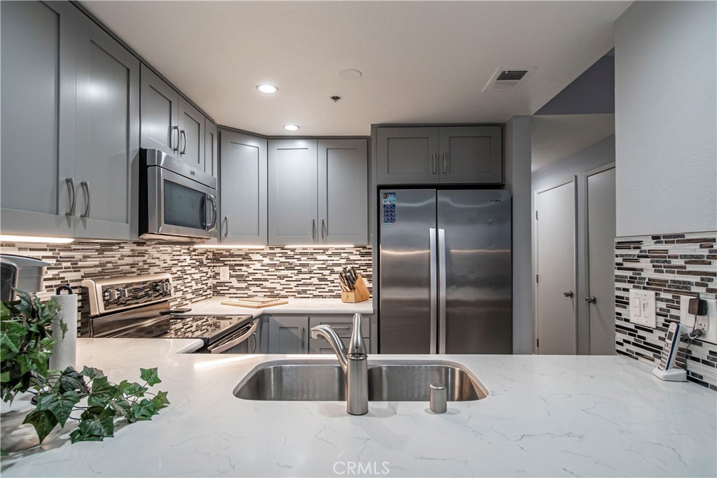 730 W 4th Street 203