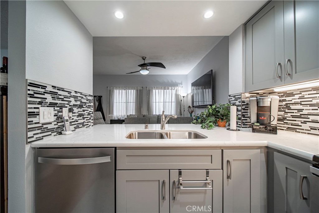 730 W 4th Street 203