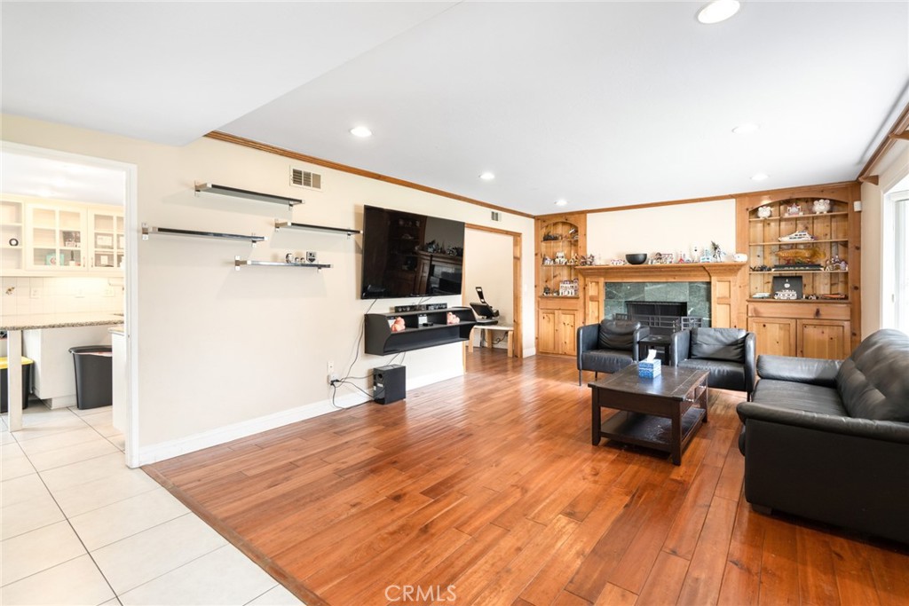 2706 Sherwin Way