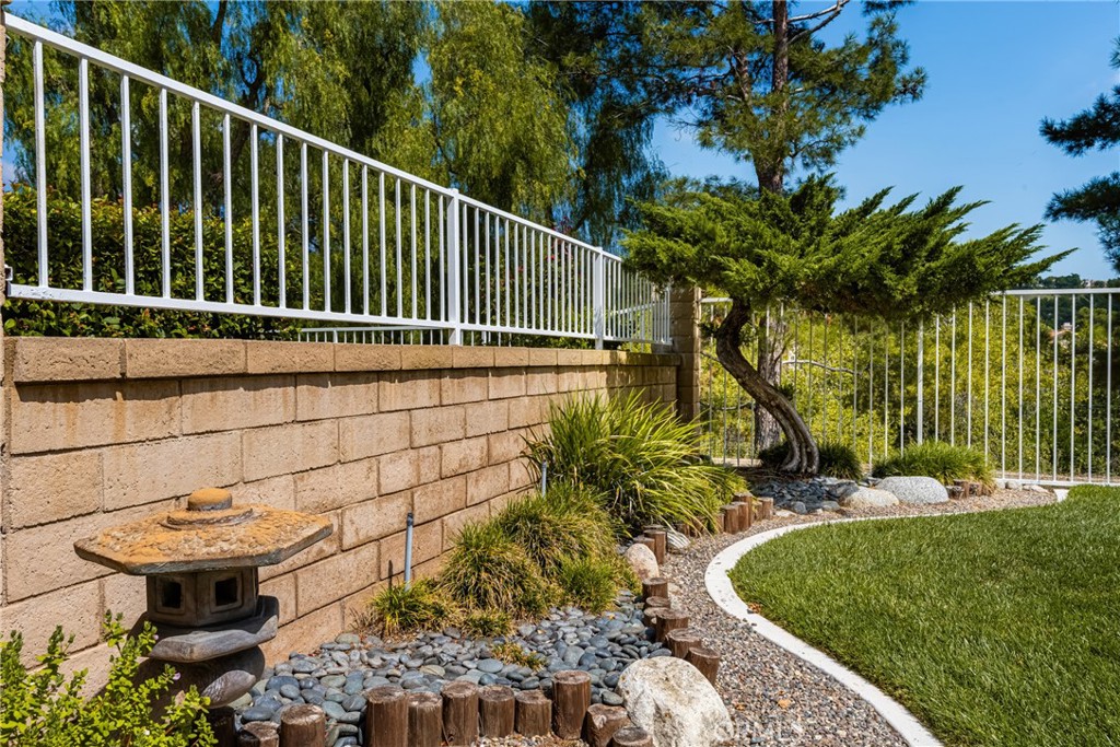 856 S Wildflower Lane