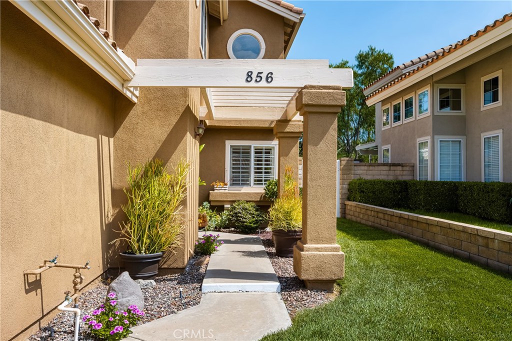 856 S Wildflower Lane