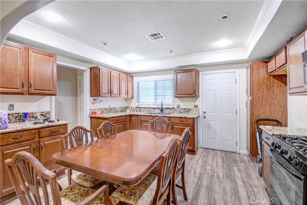 1706 W Houston Avenue