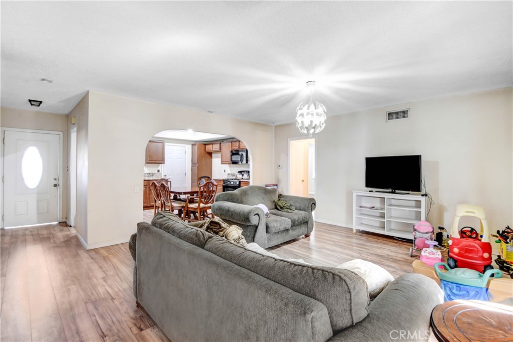 1706 W Houston Avenue