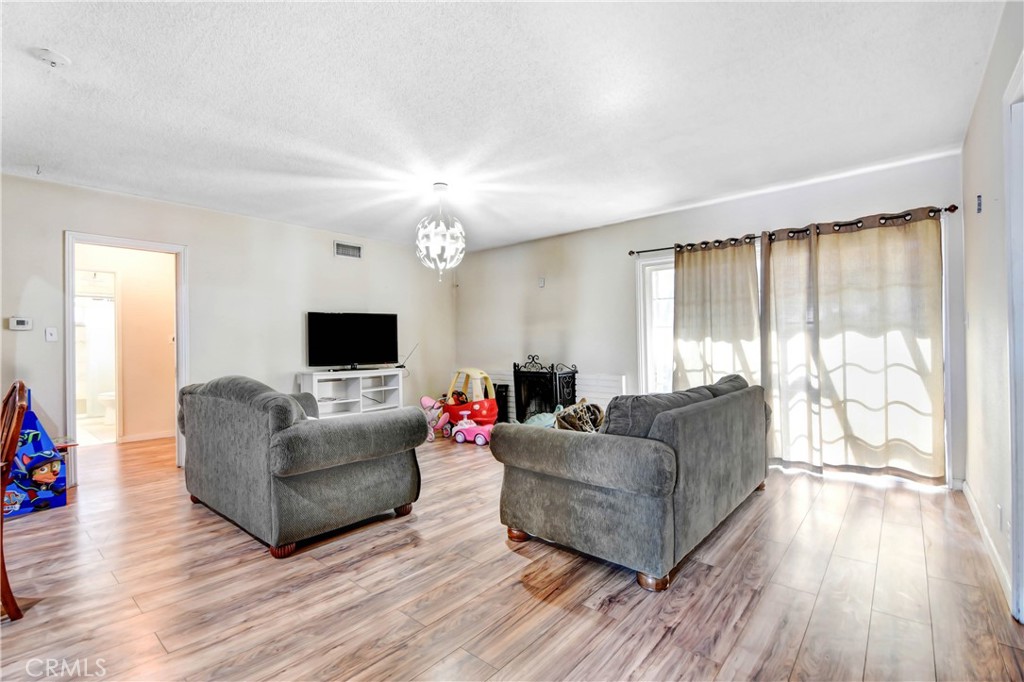 1706 W Houston Avenue