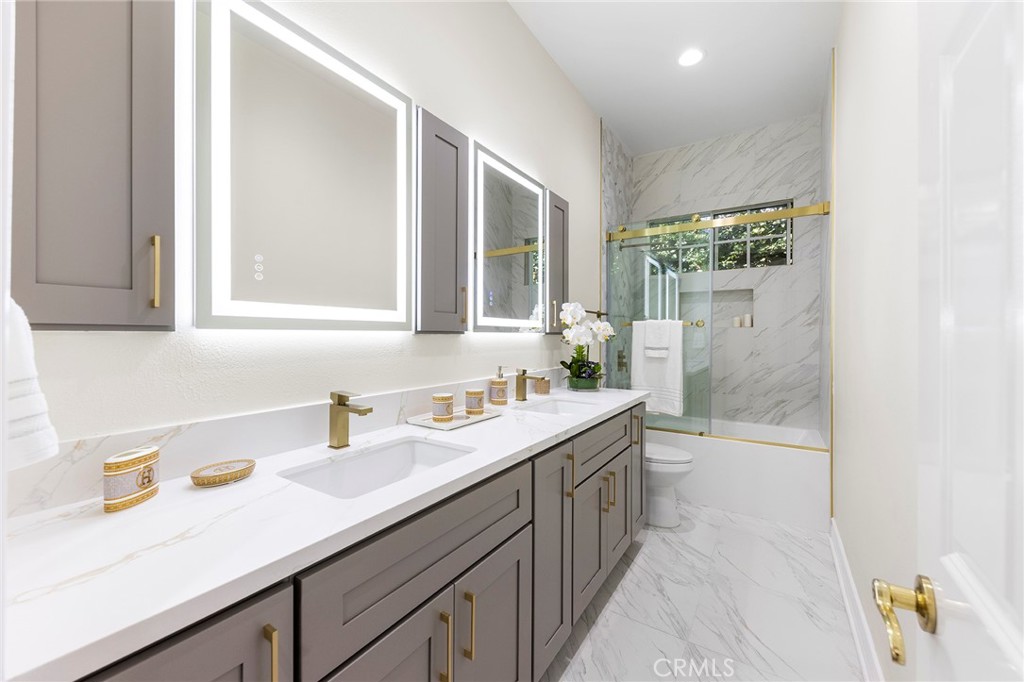 136 N Garfield Place