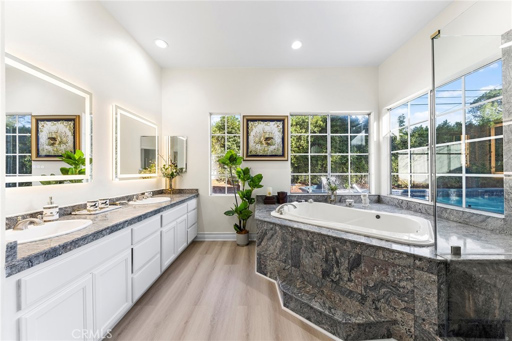 136 N Garfield Place