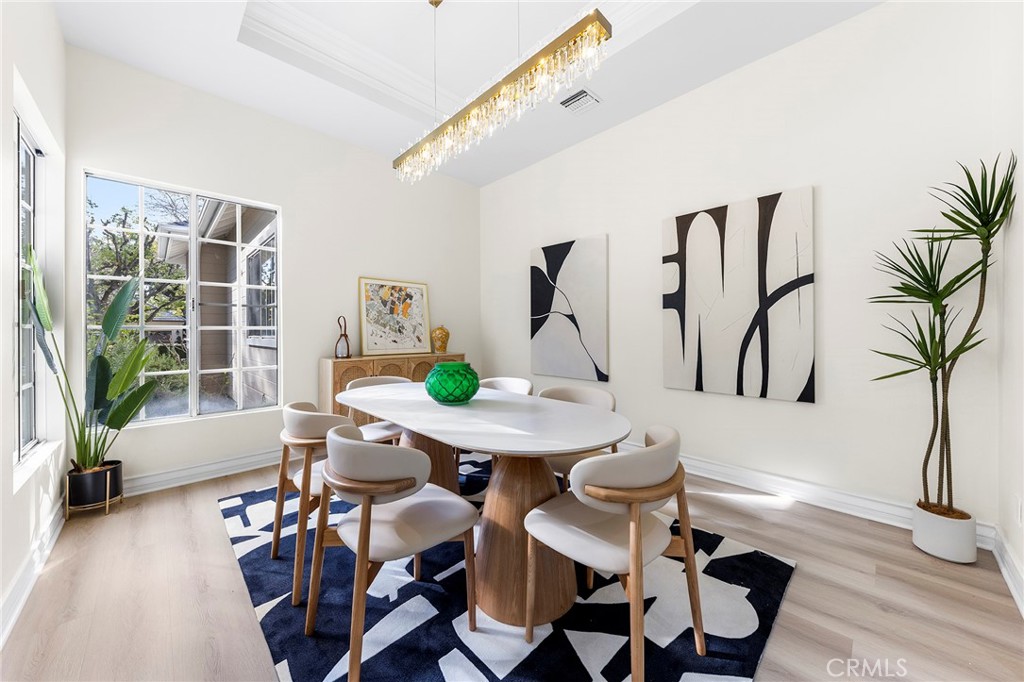 136 N Garfield Place