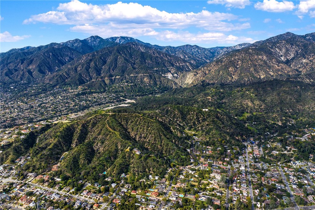 136 N Garfield Place