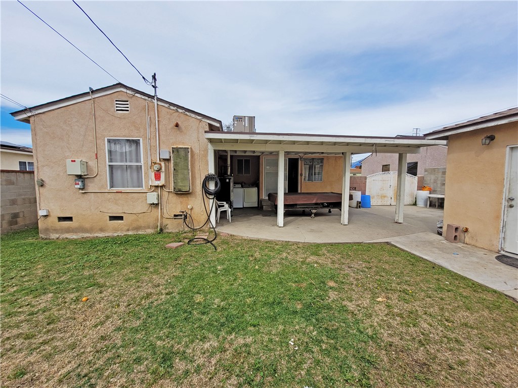 1530 W Grand Avenue