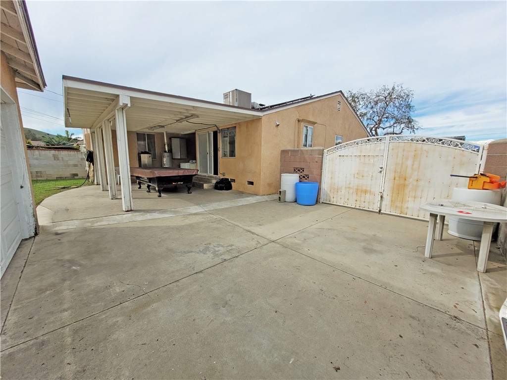 1530 W Grand Avenue