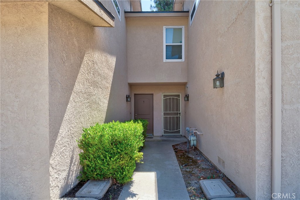 2260 N Towne Avenue 4
