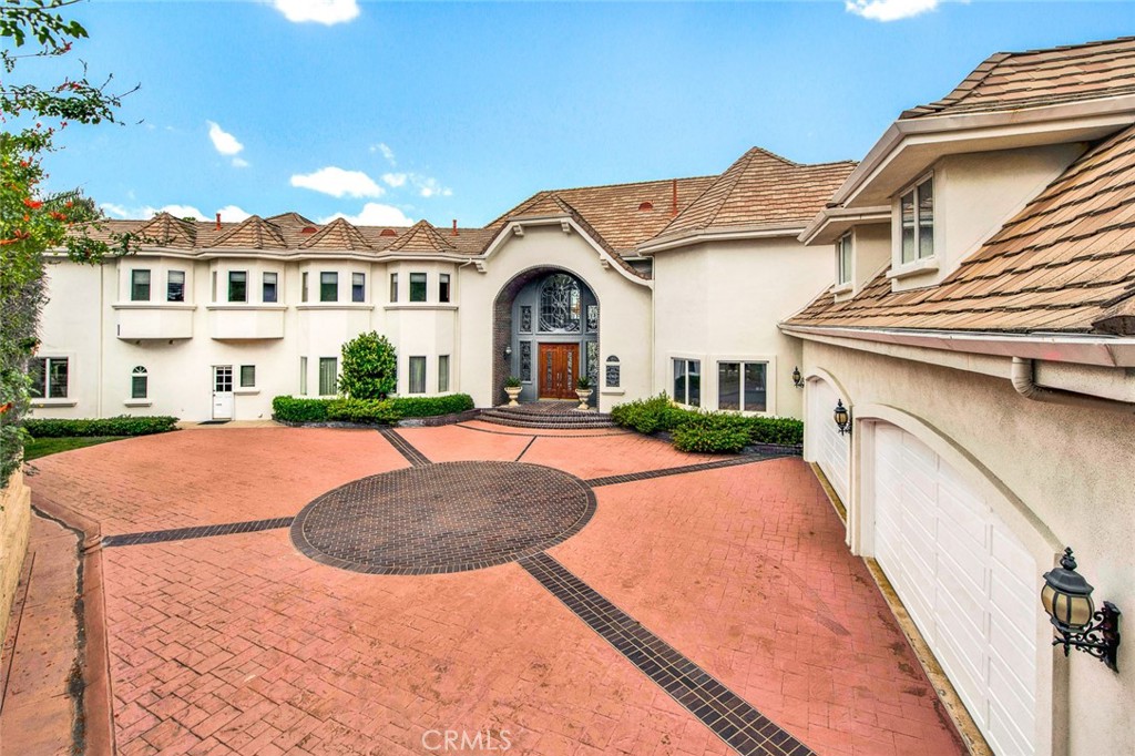 2836 N Kingsgate Drive