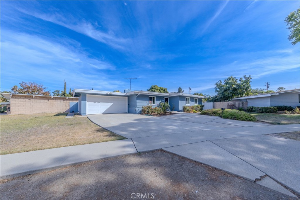 1026 N Mountain View Place