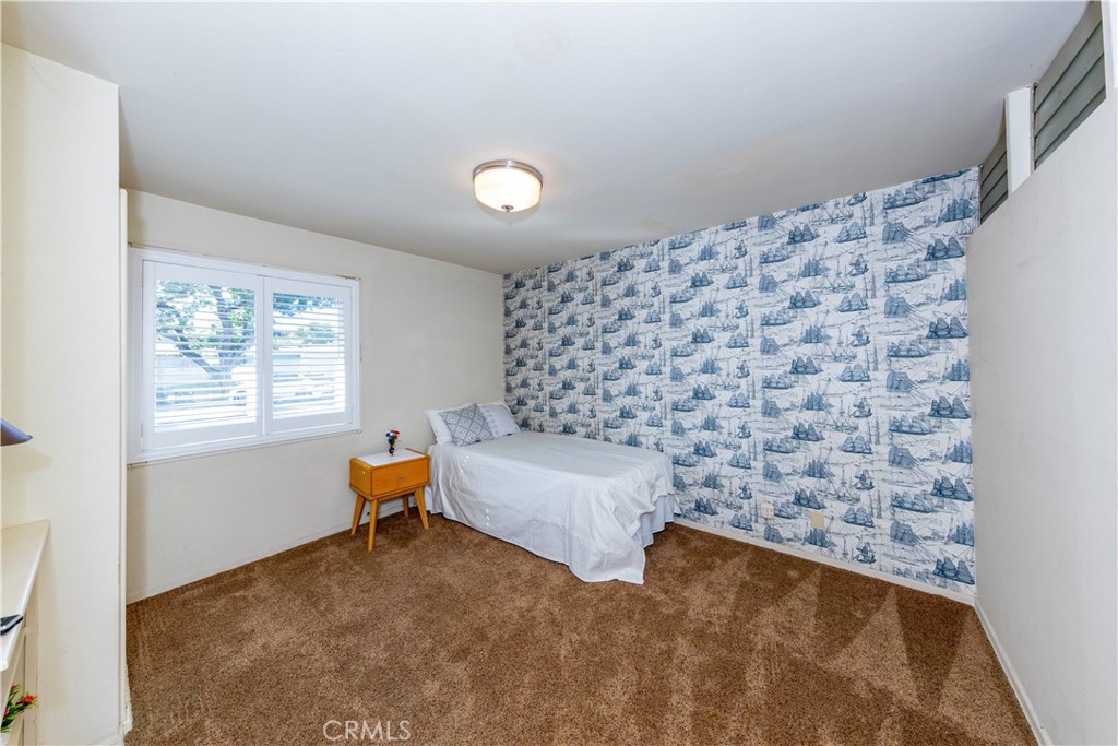 1026 N Mountain View Place