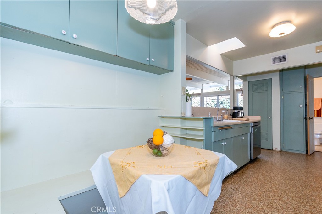 1026 N Mountain View Place