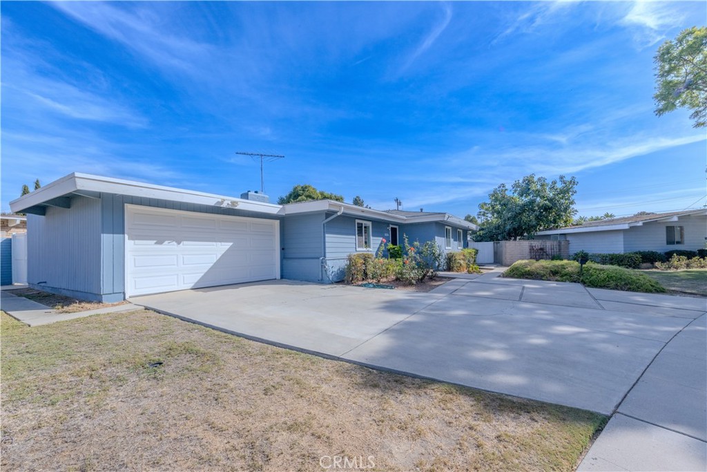 1026 N Mountain View Place