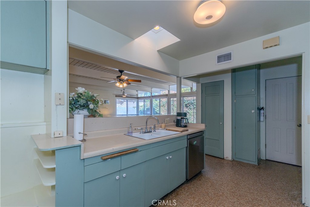 1026 N Mountain View Place