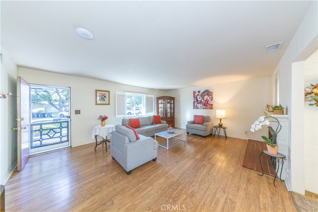 1026 N Mountain View Place