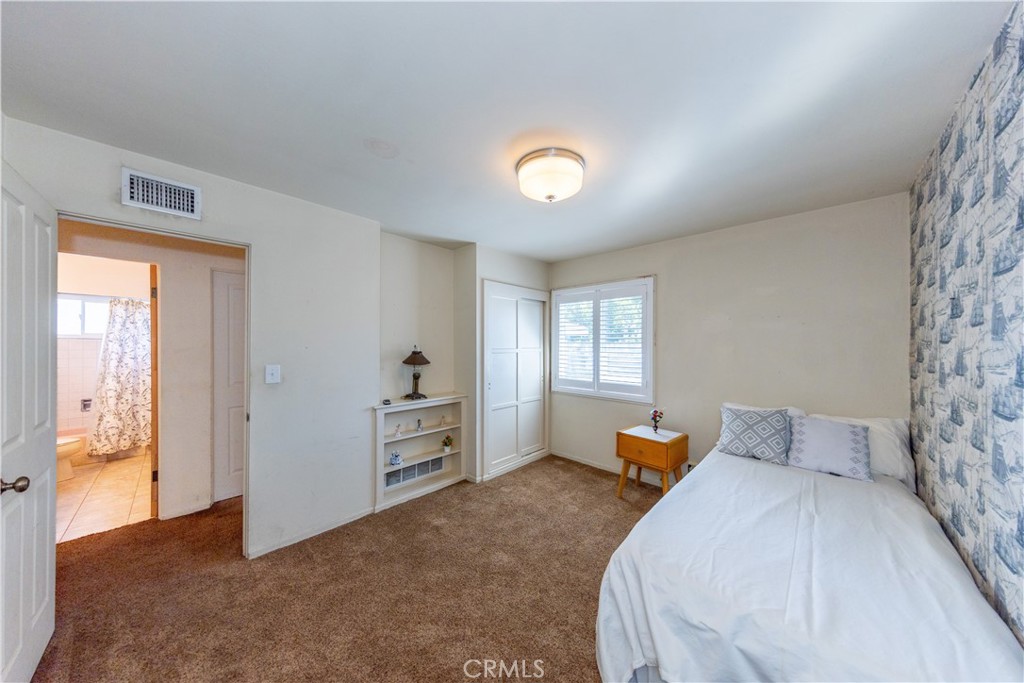 1026 N Mountain View Place