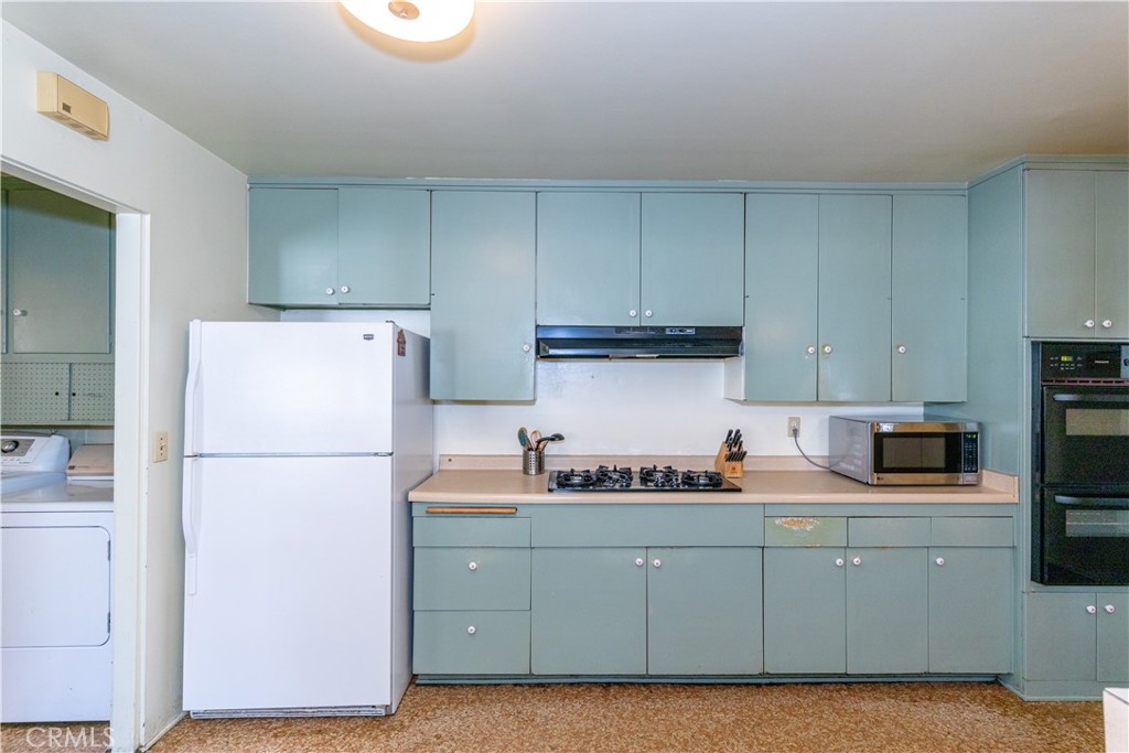 1026 N Mountain View Place