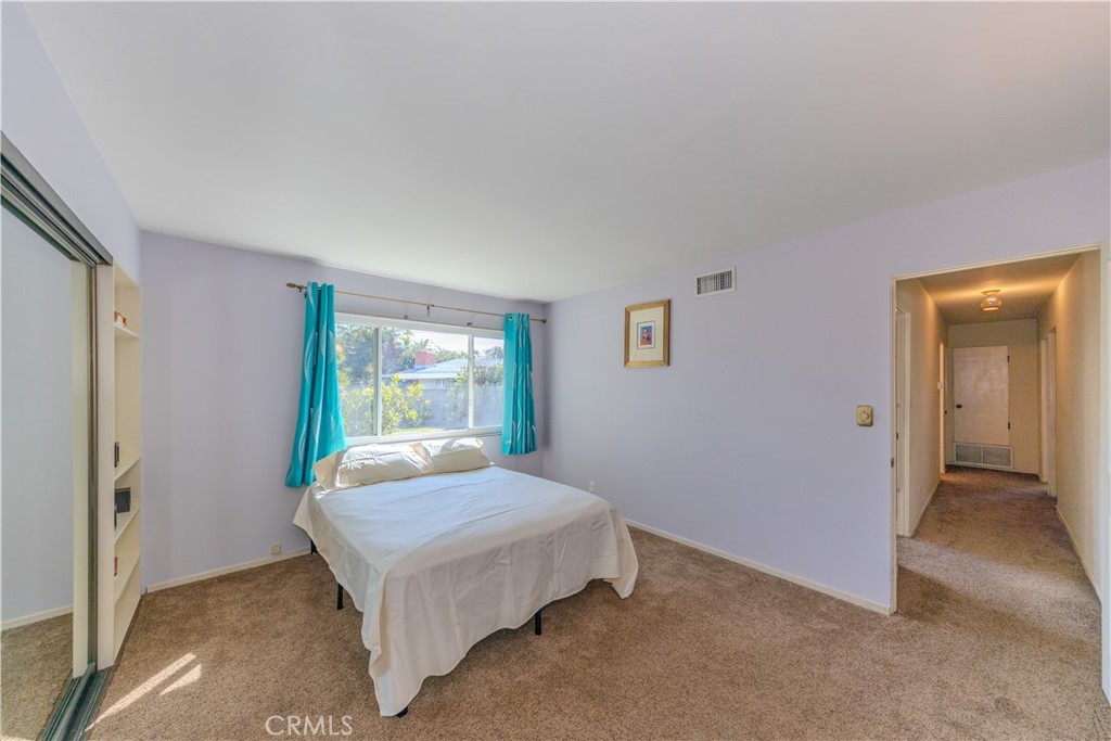 1026 N Mountain View Place