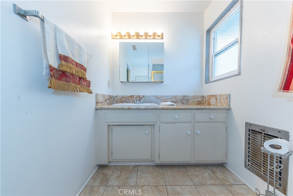 1026 N Mountain View Place