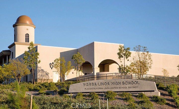 5210 Avenida De Kristine