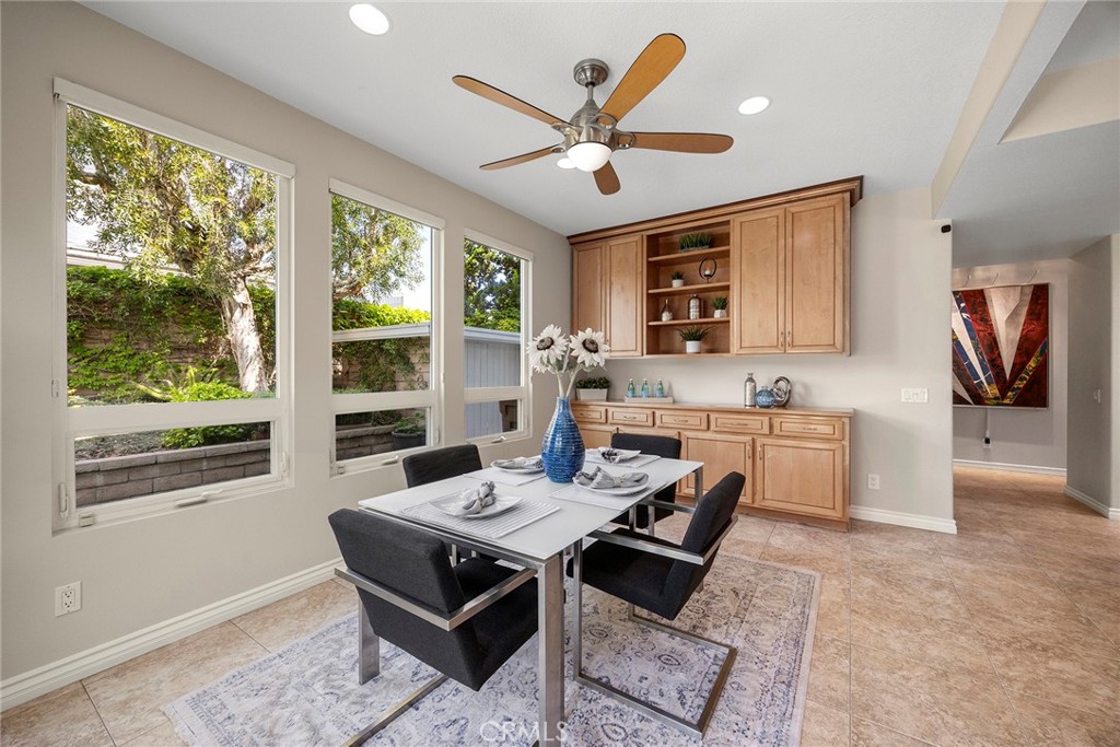 5210 Avenida De Kristine