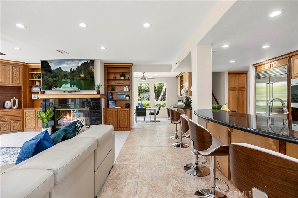 5210 Avenida De Kristine
