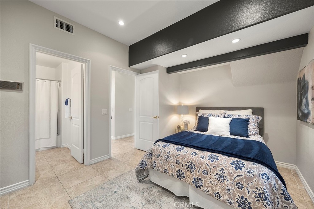 5210 Avenida De Kristine
