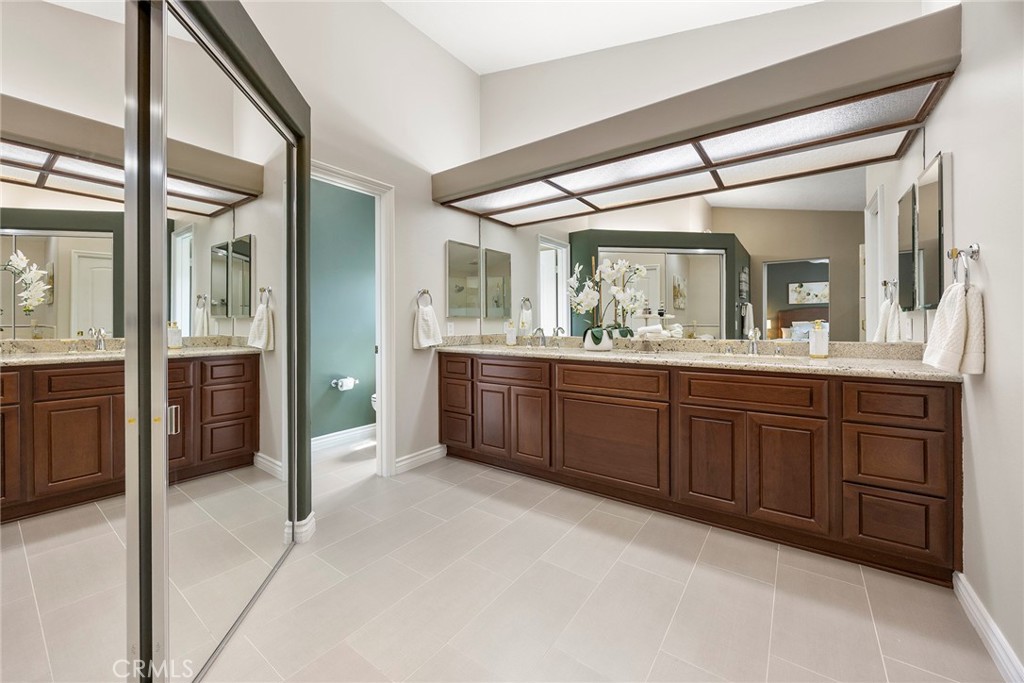 5210 Avenida De Kristine