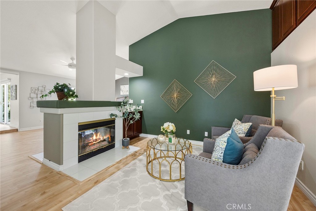 5210 Avenida De Kristine