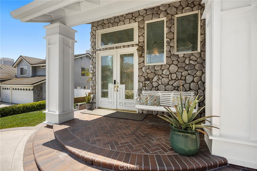 5210 Avenida De Kristine