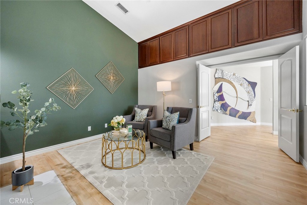 5210 Avenida De Kristine