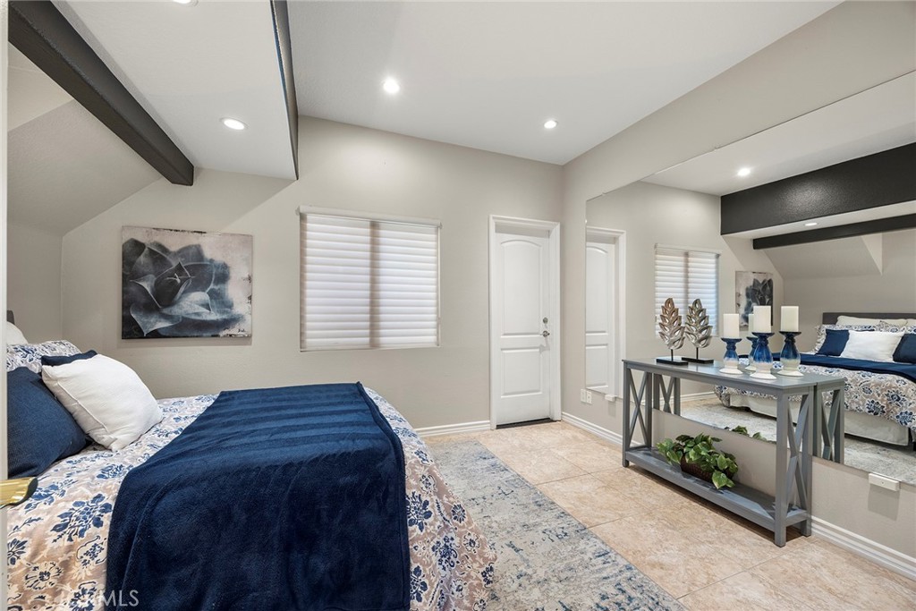 5210 Avenida De Kristine