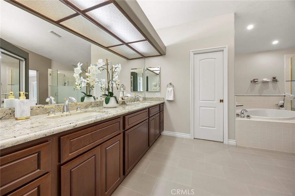 5210 Avenida De Kristine