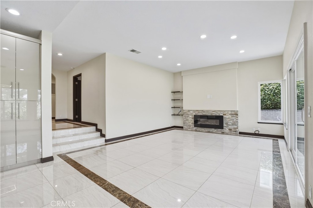 3537 Foxglove Road