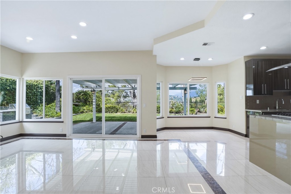 3537 Foxglove Road