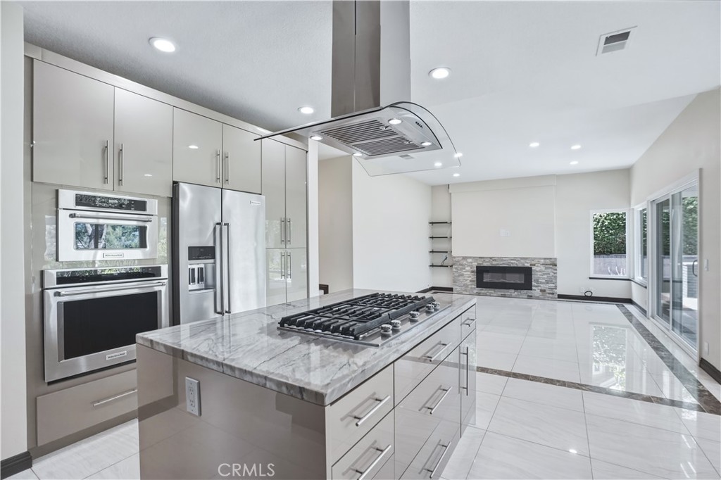 3537 Foxglove Road