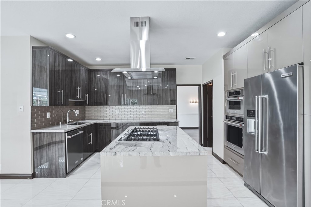 3537 Foxglove Road