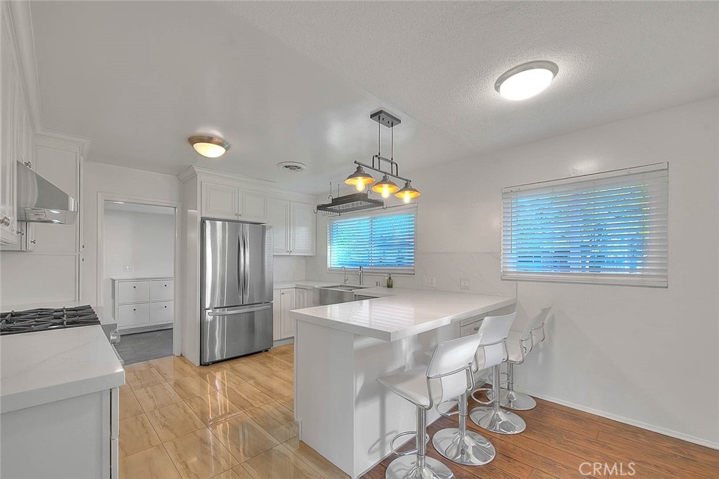 739 E Navilla