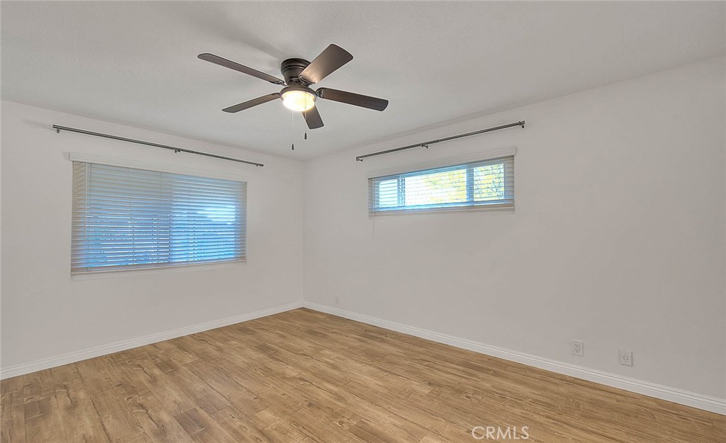 739 E Navilla