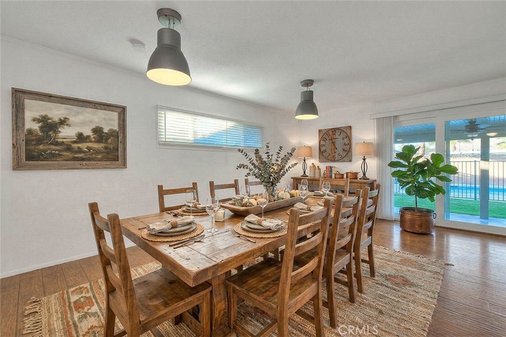 739 E Navilla